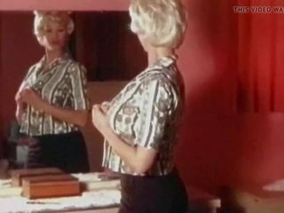 Que sera sera -vintage 60s rondborstig blondine undresses: seks video- 66