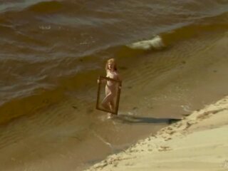 Гол блонди katherine vids край тя голям естествен бомби при на плаж!