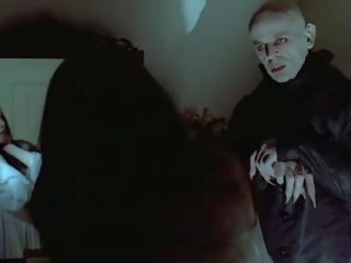 Nosferatu রক্তচোষা bites কুমারী বালিকা, বিনামূল্যে রচনা চলচ্চিত্র f2