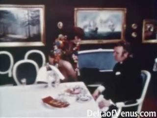 विंटेज पॉर्न 1960s - हेरी मेच्यूर ब्रुनेट - टेबल के लिए तीन