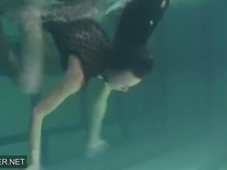 Borotvált barna lányos irina polcharova meztelen -ban a medence